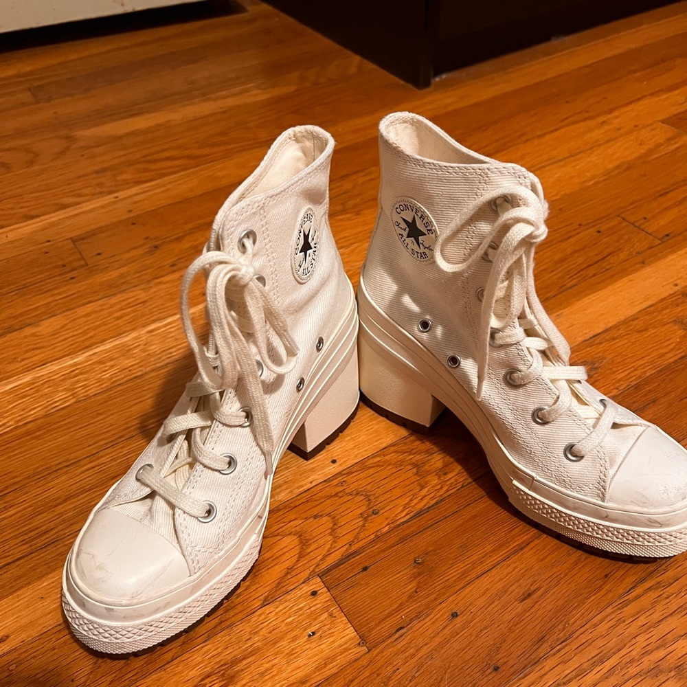 White Chuck 70 De Luxe Heel

WOMEN'S HIGH TOP SHOE